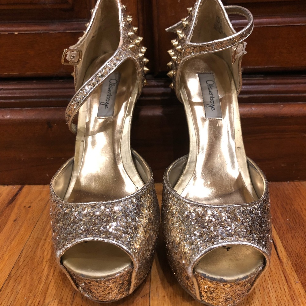 Gold sparkle pumps, Size 8, slightly worn, Gold Spikes on the back